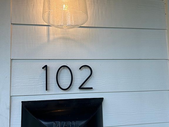 4th image of 1110 Gibbs St #102