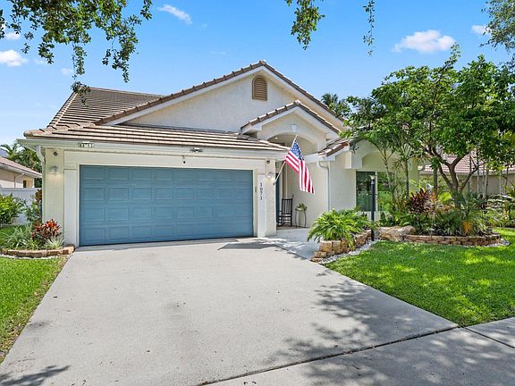 3rd image of 1071 Delray Lakes Drive