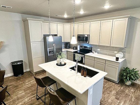 4th image of 4165 N Park Dr #103