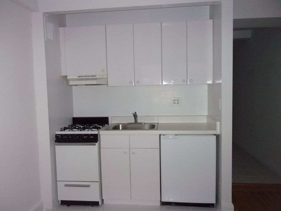 1st image of 150 E 39th St APT 906