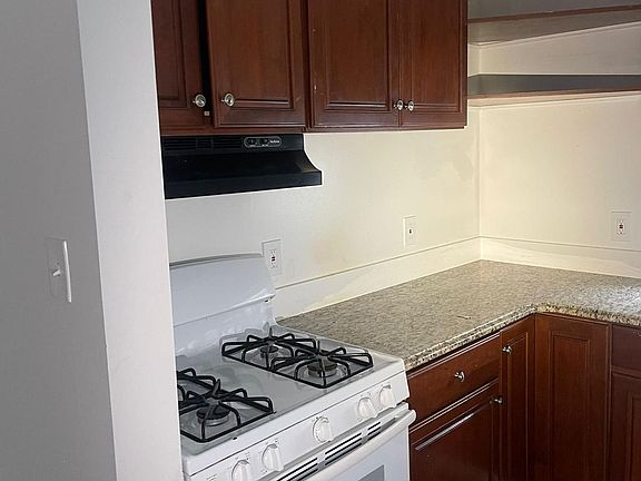4th image of 3430 Keim St