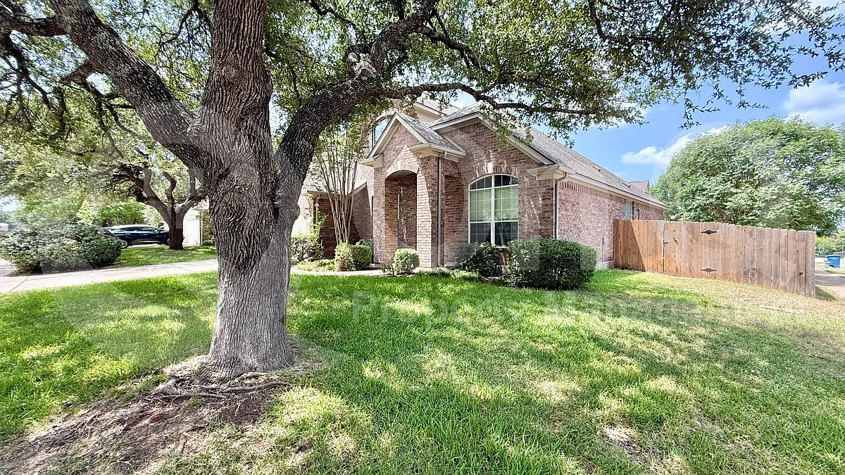 4 bed, 3.5 bath, 3255 sqft, $2,999 — Photo 3
