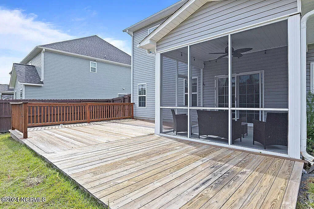 4 bed, 2.5 bath, 2401 sqft, $2,600 — Photo 4