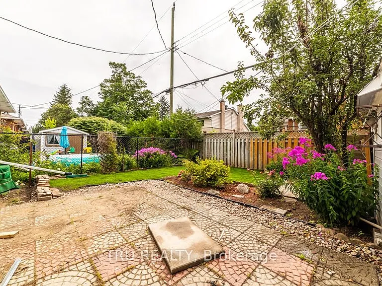2424 Iris St #B — Photo 15