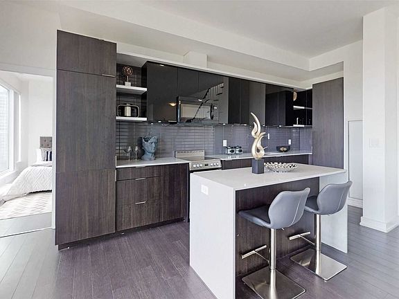 3rd image of 6 Parkwood Ave #903
