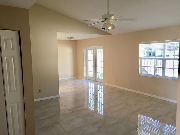 4th image of 11010 Summer Dr