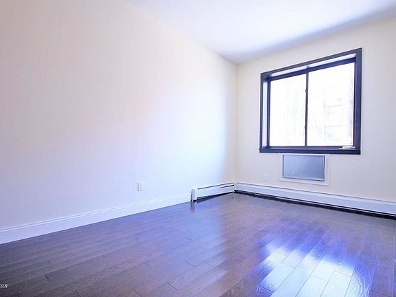 2nd image of 3059 Crescent St APT 2F