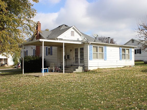 3rd image of 905 W Center St
