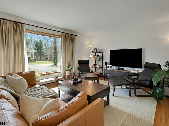 4th image of 48 Gordon Rd