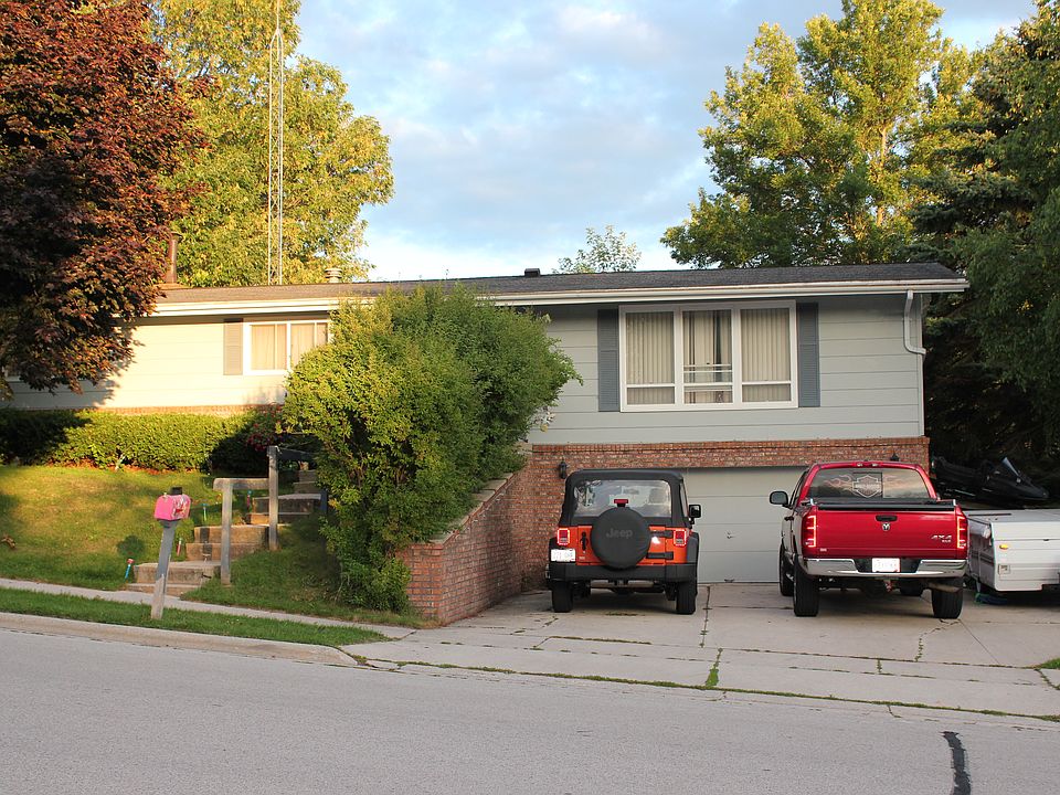 1st image of 329 S Bruns Ave