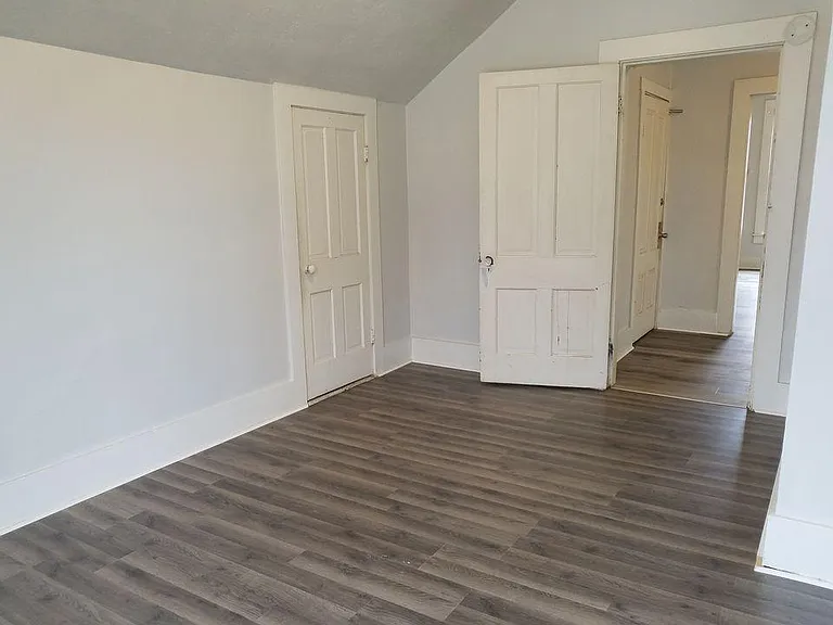 707 W 4th St #3 — Photo 9