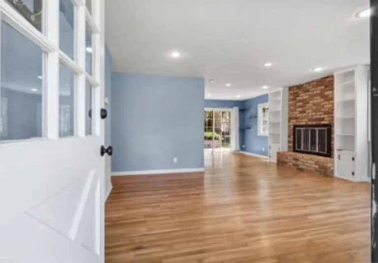 2 bed, 1.0 bath, 923 sqft, $1,600 — Photo 3