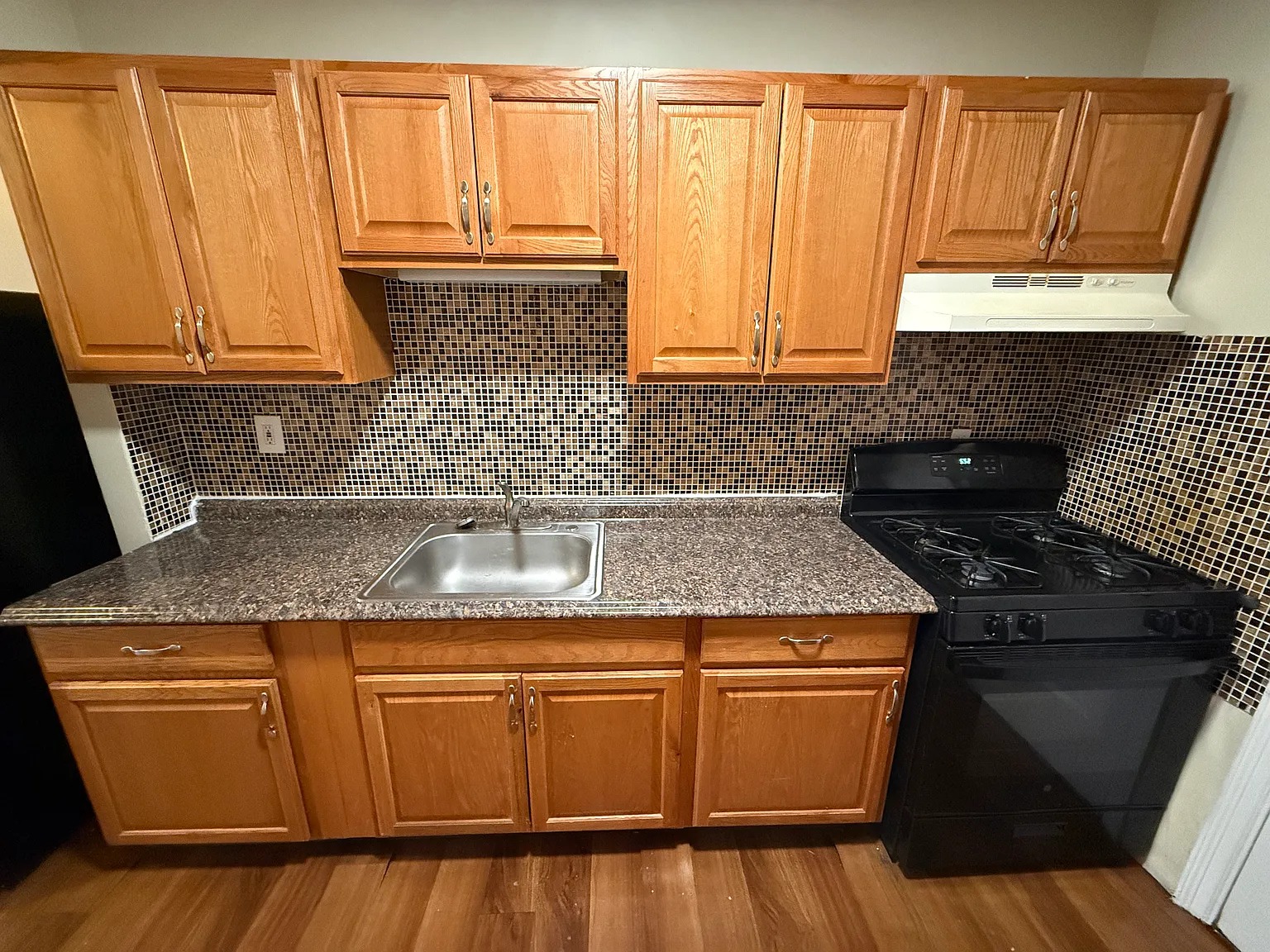 250 Farmington Avenue Laurel St — Photo 3