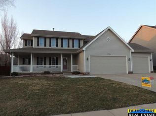 17504 V St, Omaha, NE 68135