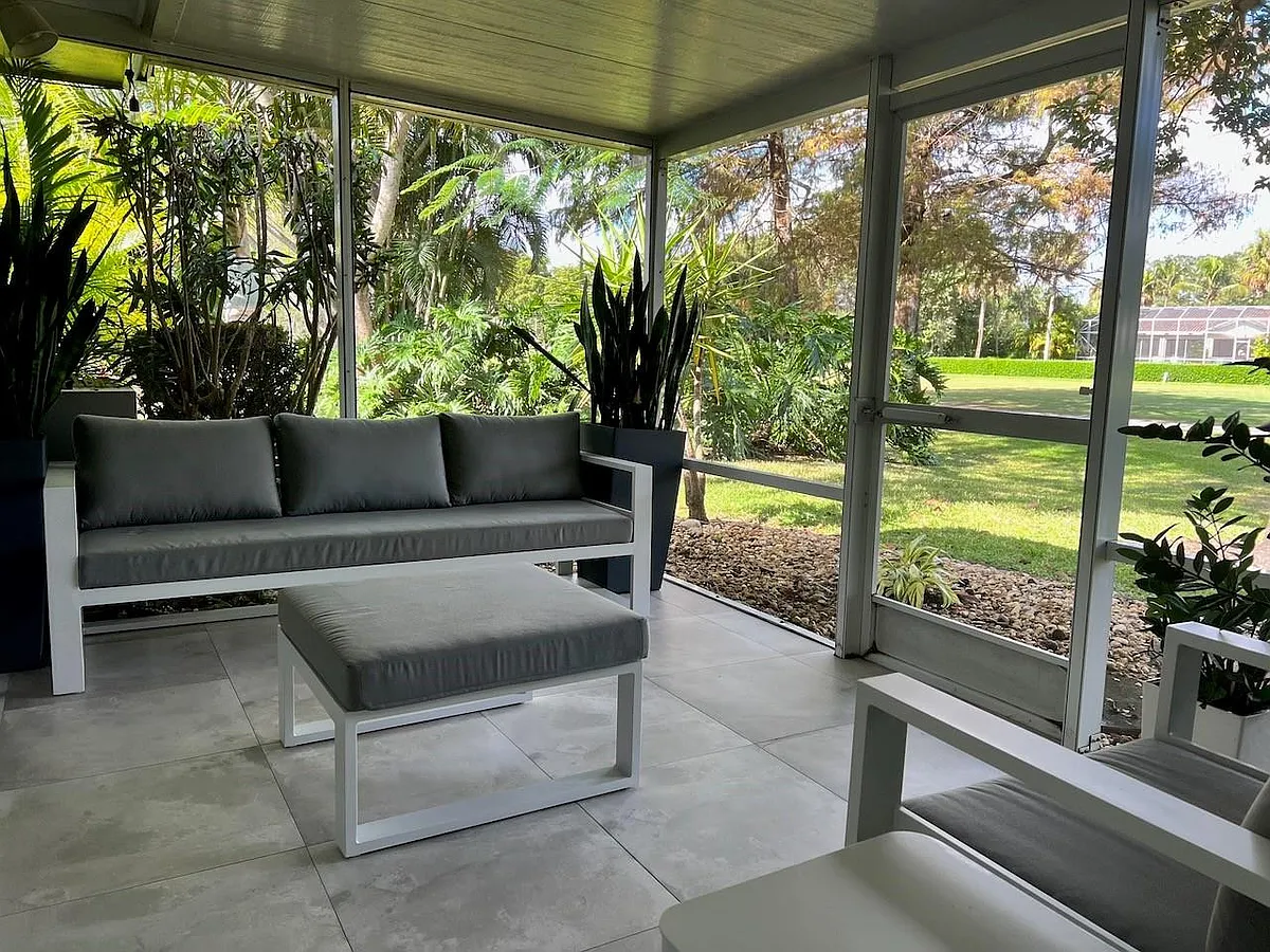 Building Photo - 4021 N Cypress Dr