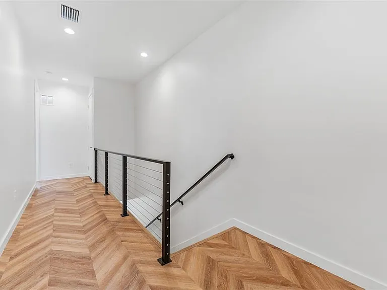102 W Adalee St #4 — Photo 14