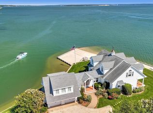 820 Old Salt Rd, Mattituck, NY 11952