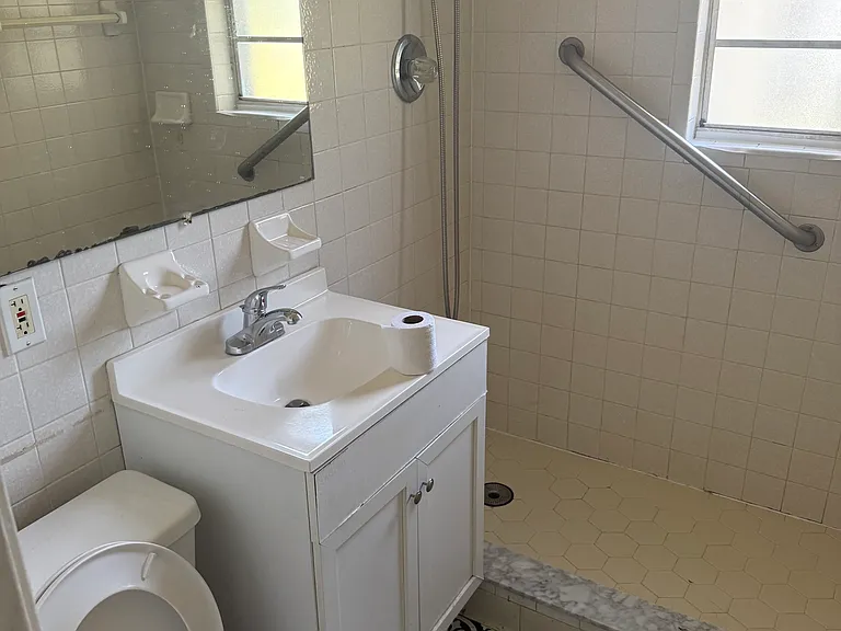 3806 W Tyson Ave — Photo 2