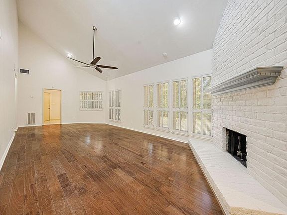 3rd image of 1856 S Gessner Rd