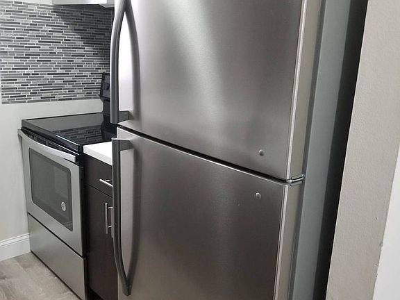 4th image of 520 SE 20th Ave #11D