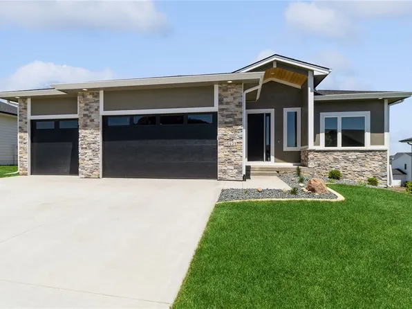 16421 Northpark Dr, Urbandale, IA 50323