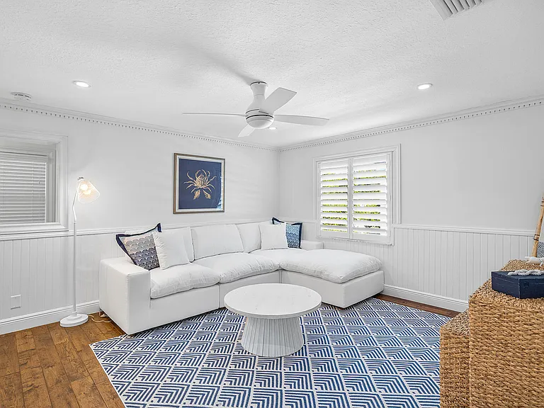 820 Palm Trl — Photo 17