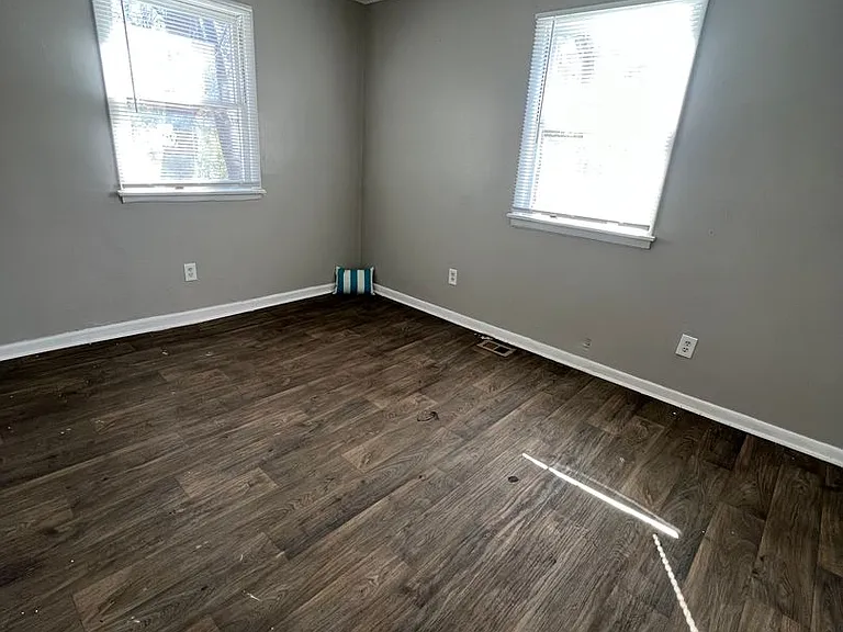 2725 Mary Ave — Photo 2