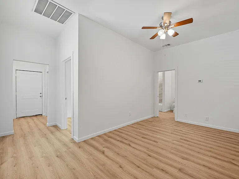 728 S Elm St — Photo 10