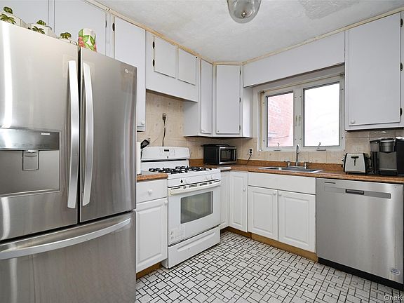 3rd image of 40-29 216th Street