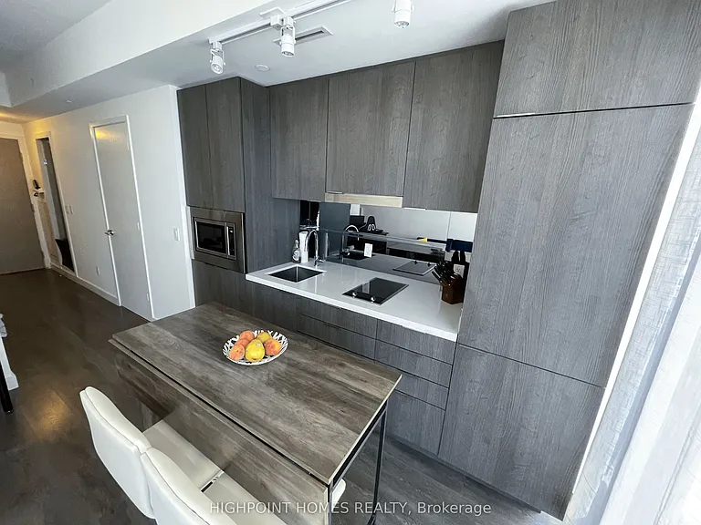 215 Queen St W #606 — Photo 5