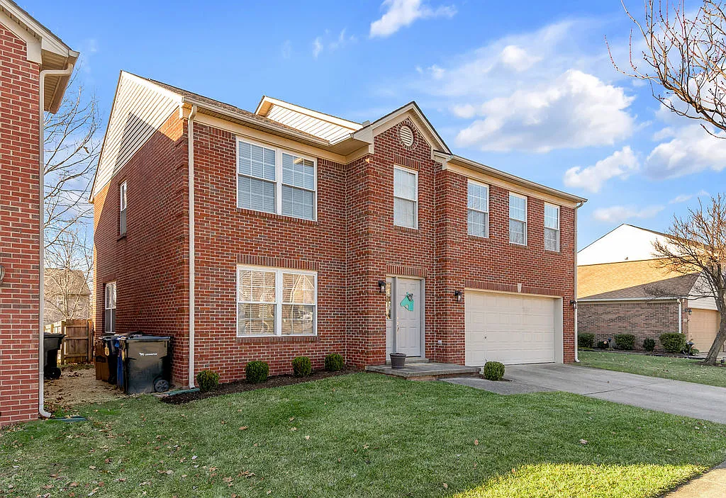 4 bed, 2.5 bath, 2350 sqft, $3,100 — Photo 1