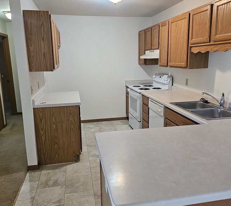 1st image of 475 Linden Dr #501
