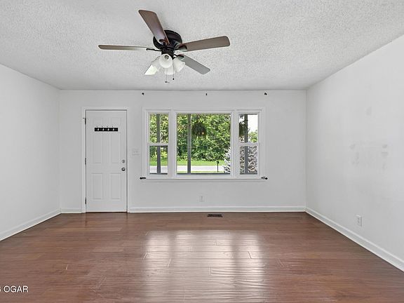 3rd image of 1836 Hazel Ave