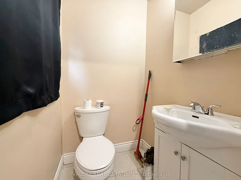 1102 Langlois Ave — Photo 8