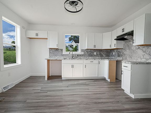 4th image of 910 East St