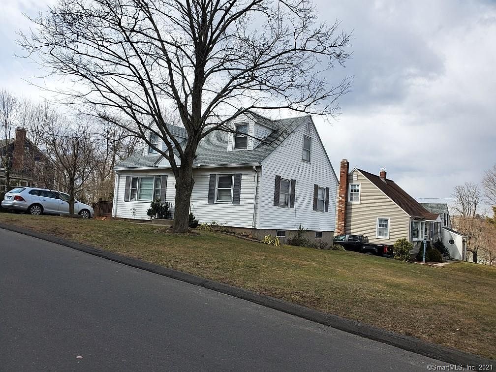 9 Draper Ave Meriden Ct 06450 Mls 170380151 Zillow