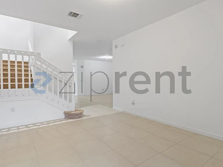 21429 NW 13th Ave — Photo 4