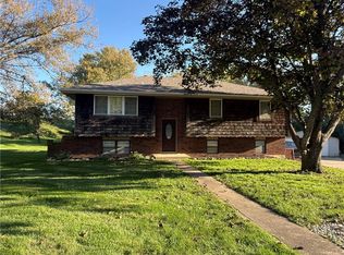 3 Sweet Ct, Saint Joseph, MO 64506