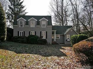 1 Hill Ln, Glen Head, NY 11545