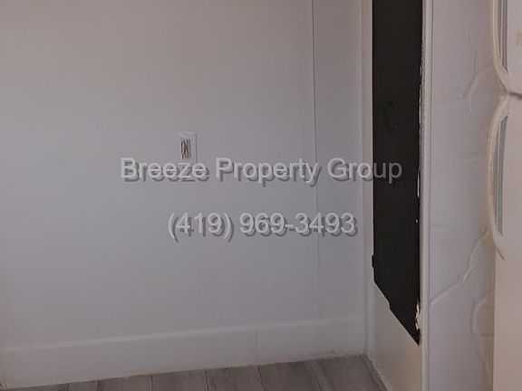 4th image of 1215 Woodstock Ave