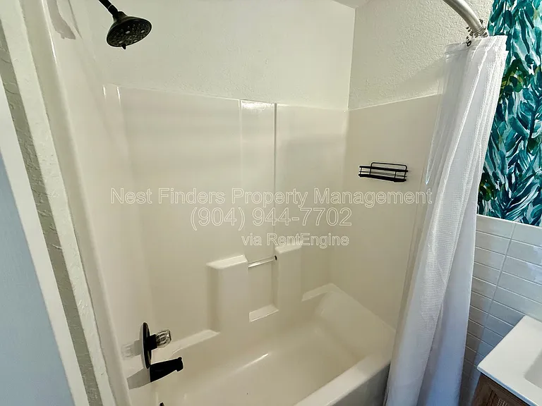 725 Alexander St — Photo 23
