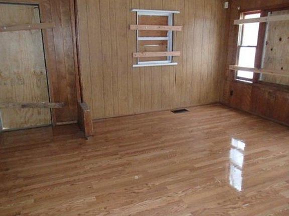 5th image of 513 N 85th St