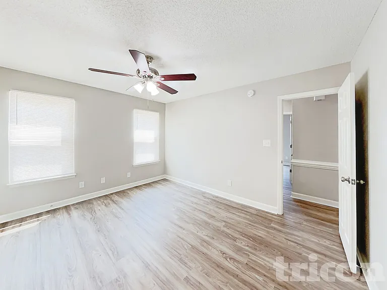 809 Valley Creek Dr — Photo 6