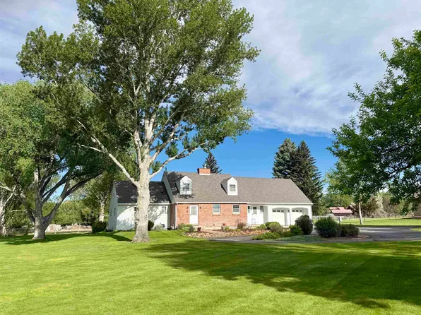 460 Country Club Dr, Riverton, WY 82501