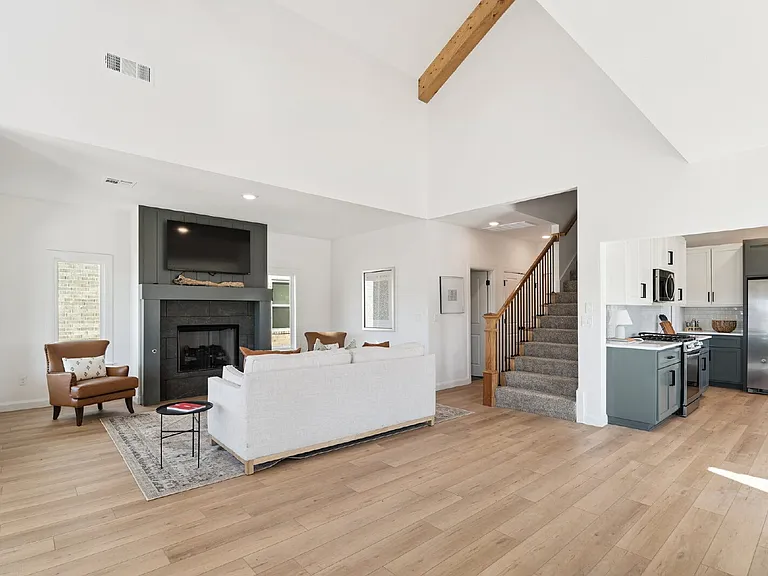 2410 W Charleston St — Photo 21