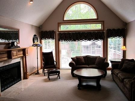 4th image of 260 Schott Dr