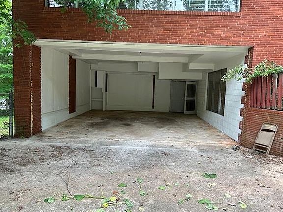 3rd image of 731 N Oakwood Dr