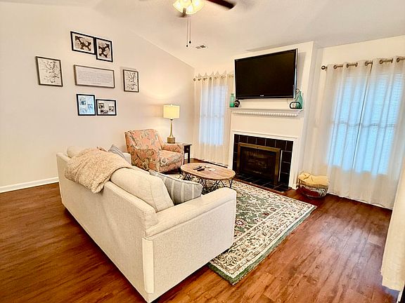 4th image of 108 W Victoria Court #F