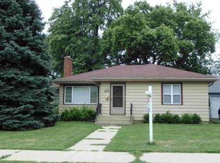 2207 Waverly Pl, Waukegan, IL 60085