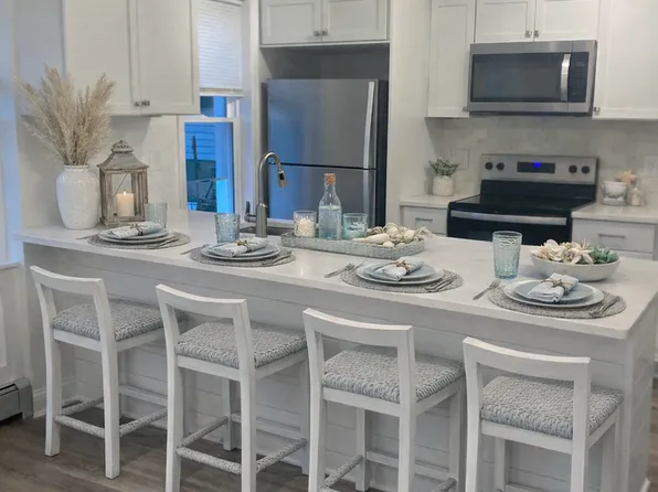 332 W Wayne Ave, Wayne, PA 19087